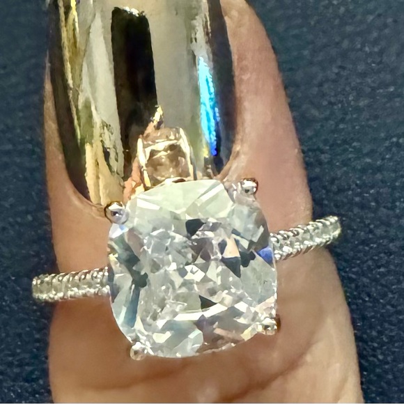 Costume/fashion jewelry, NEW huge diamond ring, beautiful size 7 - Picture 1 of 6